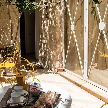 B&B Corte Dei Memoli Di Margiotta Giuseppina Lecce Eksteriør billede