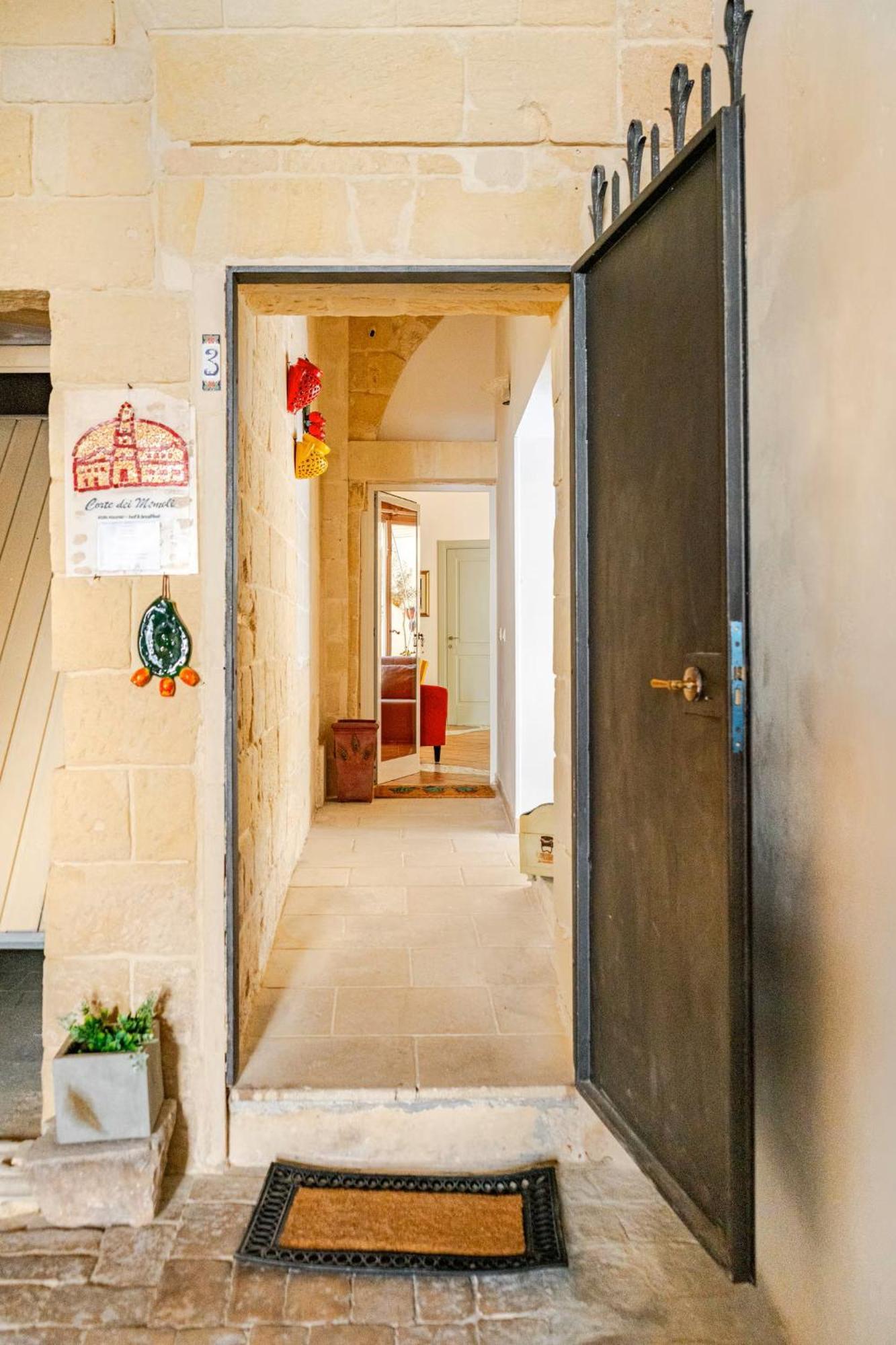 B&B Corte Dei Memoli Di Margiotta Giuseppina Lecce Eksteriør billede