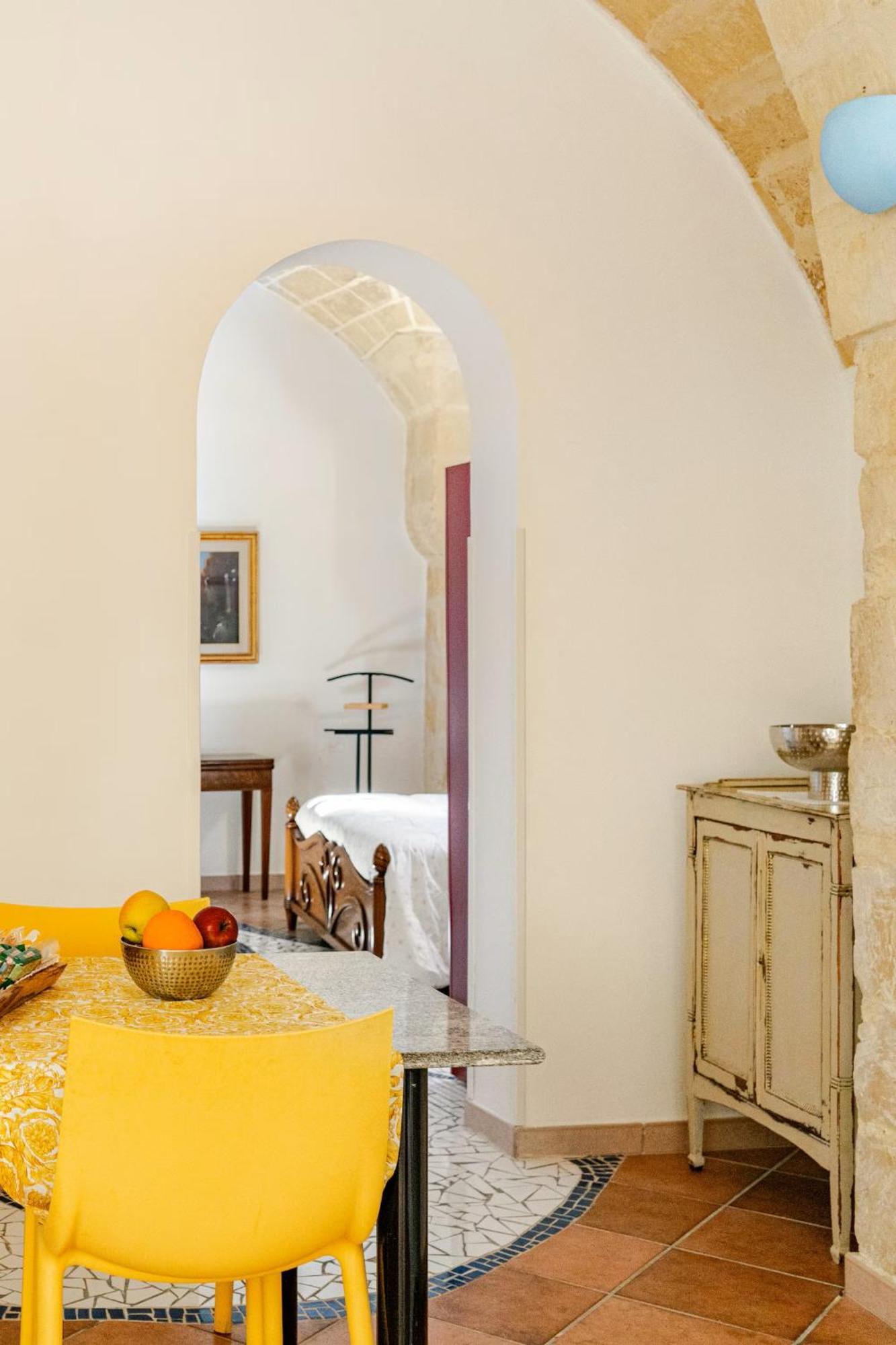 B&B Corte Dei Memoli Di Margiotta Giuseppina Lecce Eksteriør billede