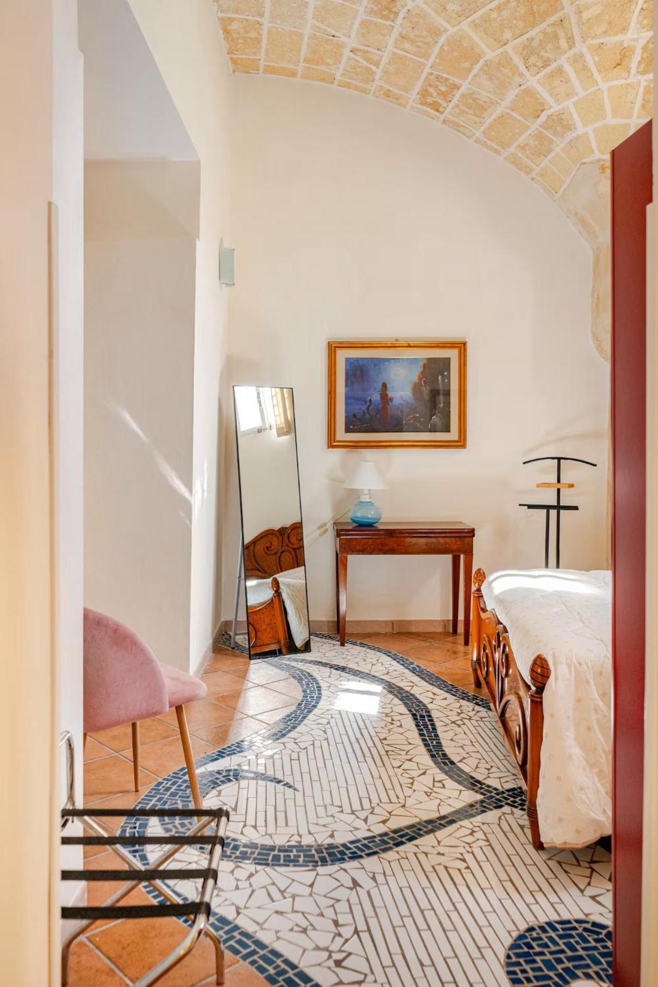 B&B Corte Dei Memoli Di Margiotta Giuseppina Lecce Eksteriør billede