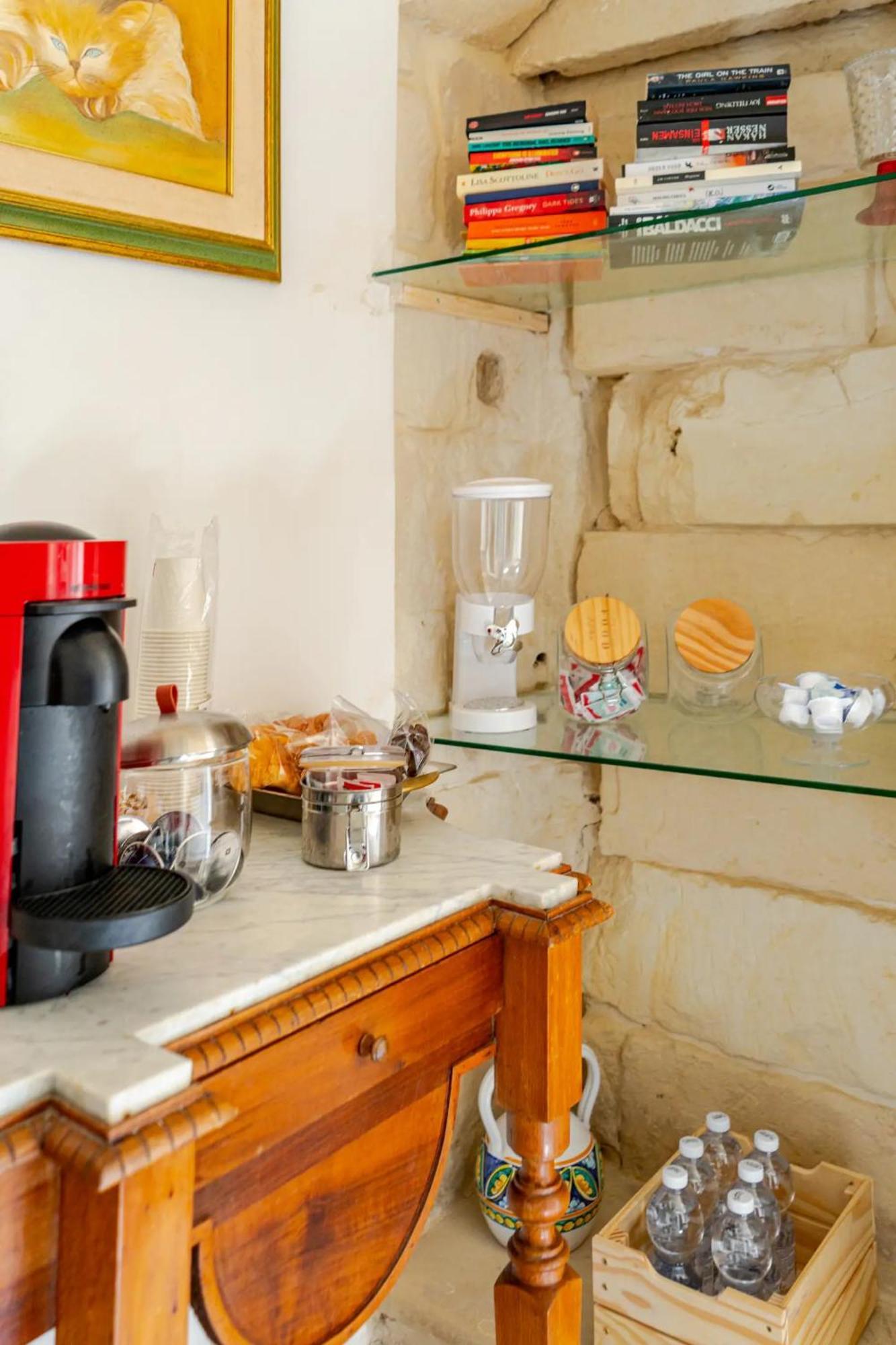 B&B Corte Dei Memoli Di Margiotta Giuseppina Lecce Eksteriør billede