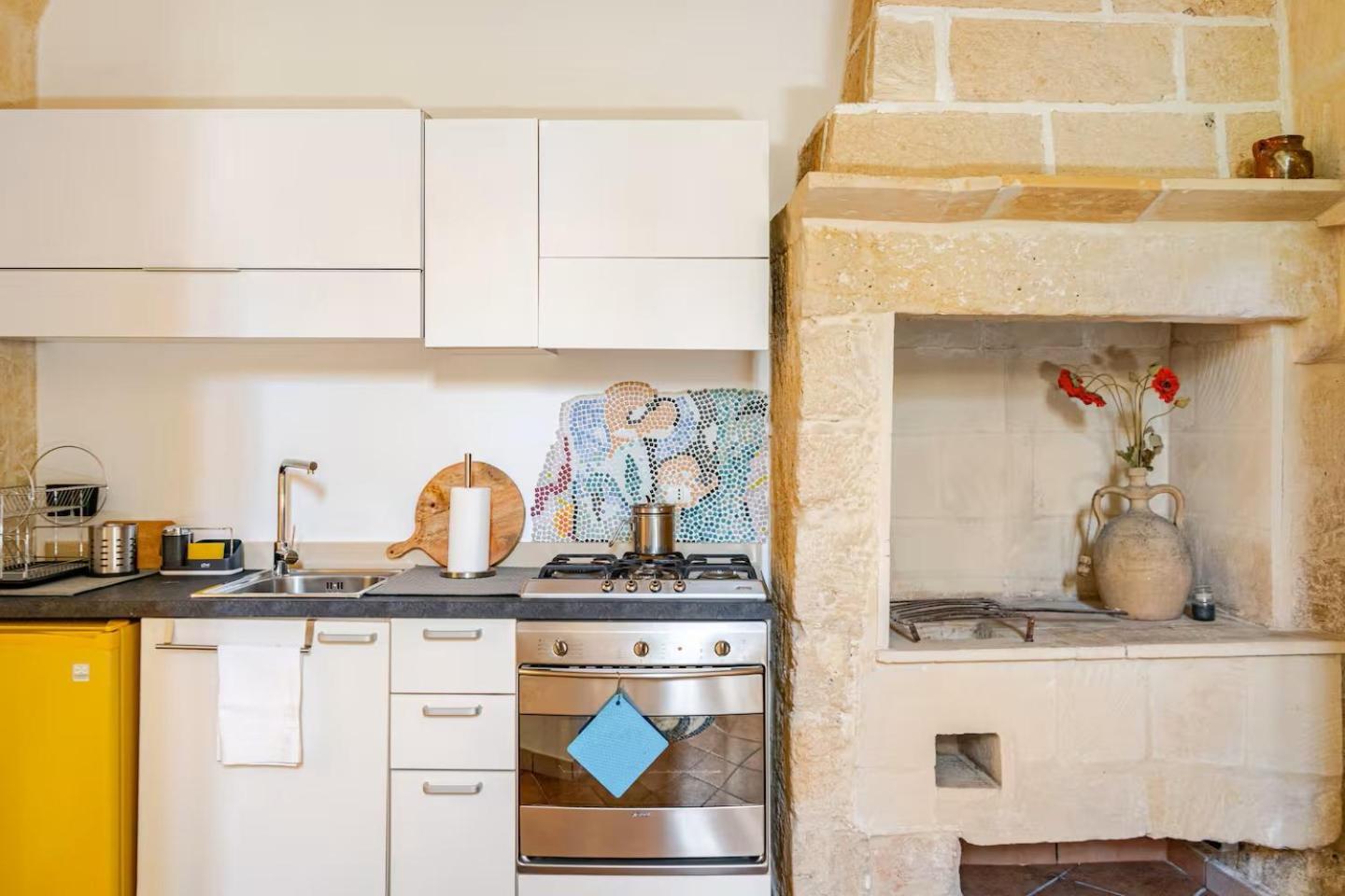 B&B Corte Dei Memoli Di Margiotta Giuseppina Lecce Eksteriør billede