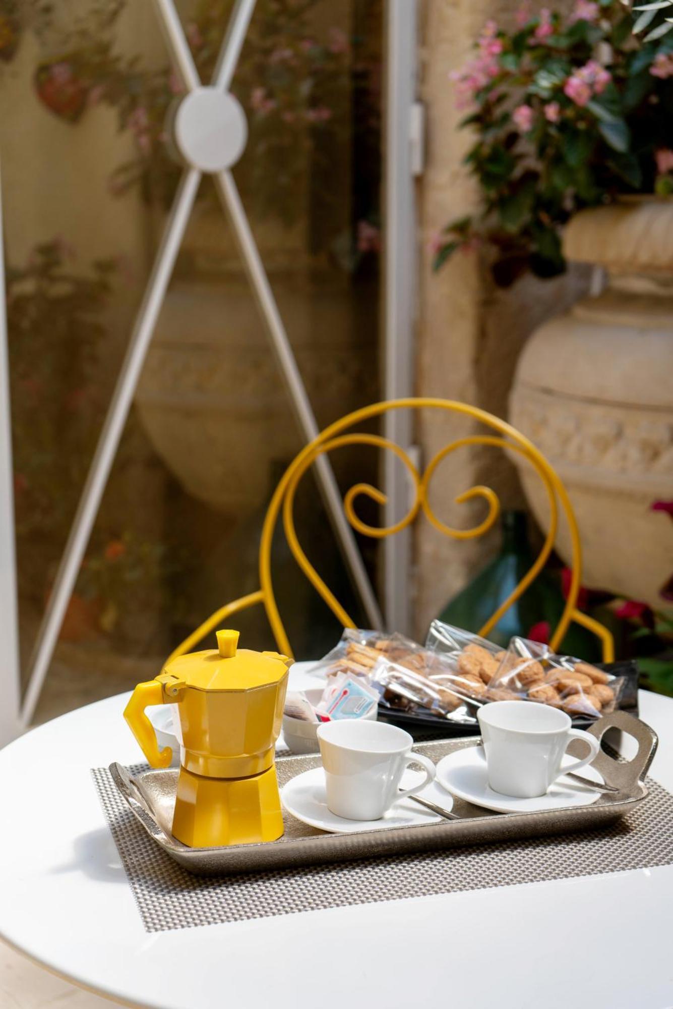 B&B Corte Dei Memoli Di Margiotta Giuseppina Lecce Eksteriør billede