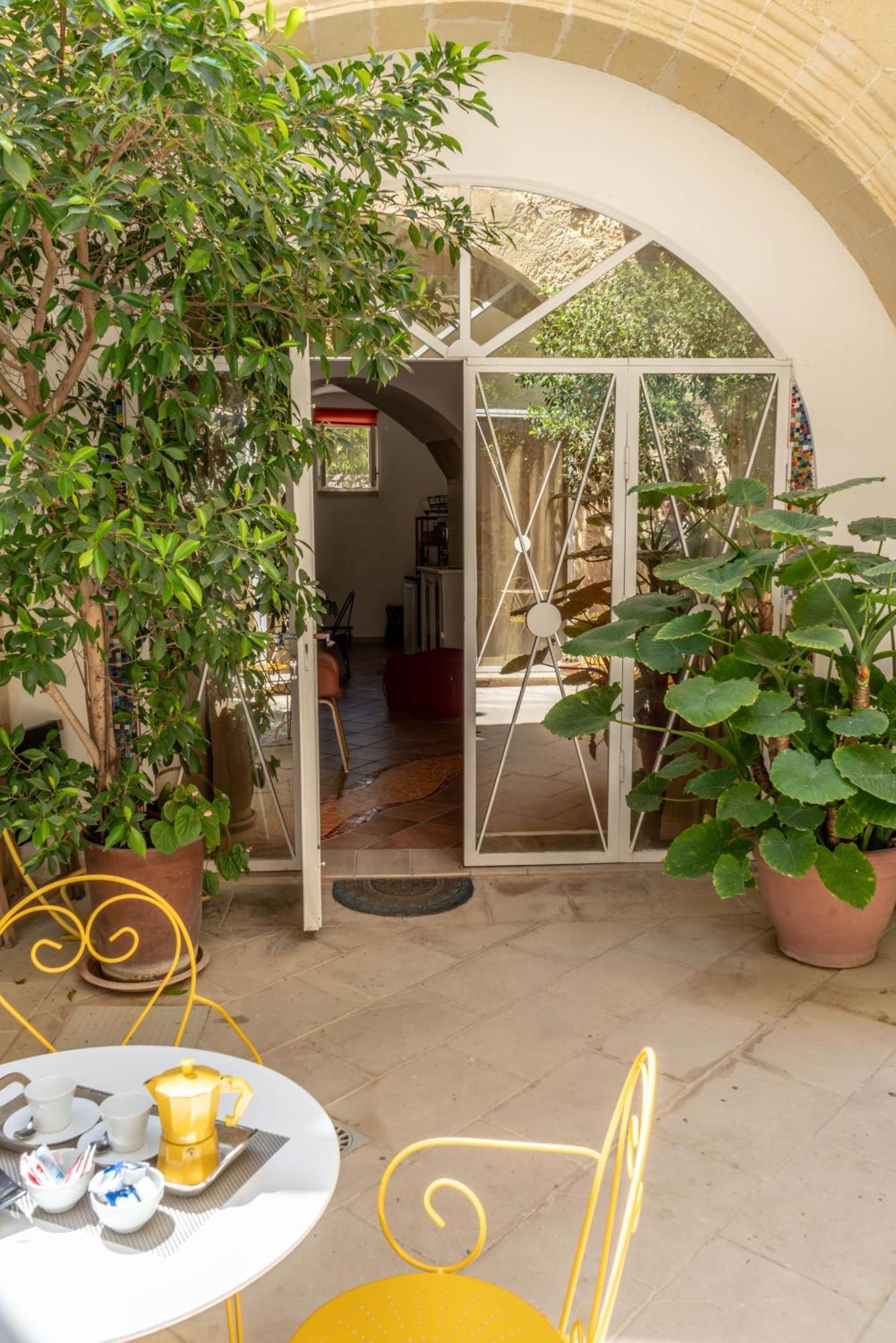 B&B Corte Dei Memoli Di Margiotta Giuseppina Lecce Eksteriør billede