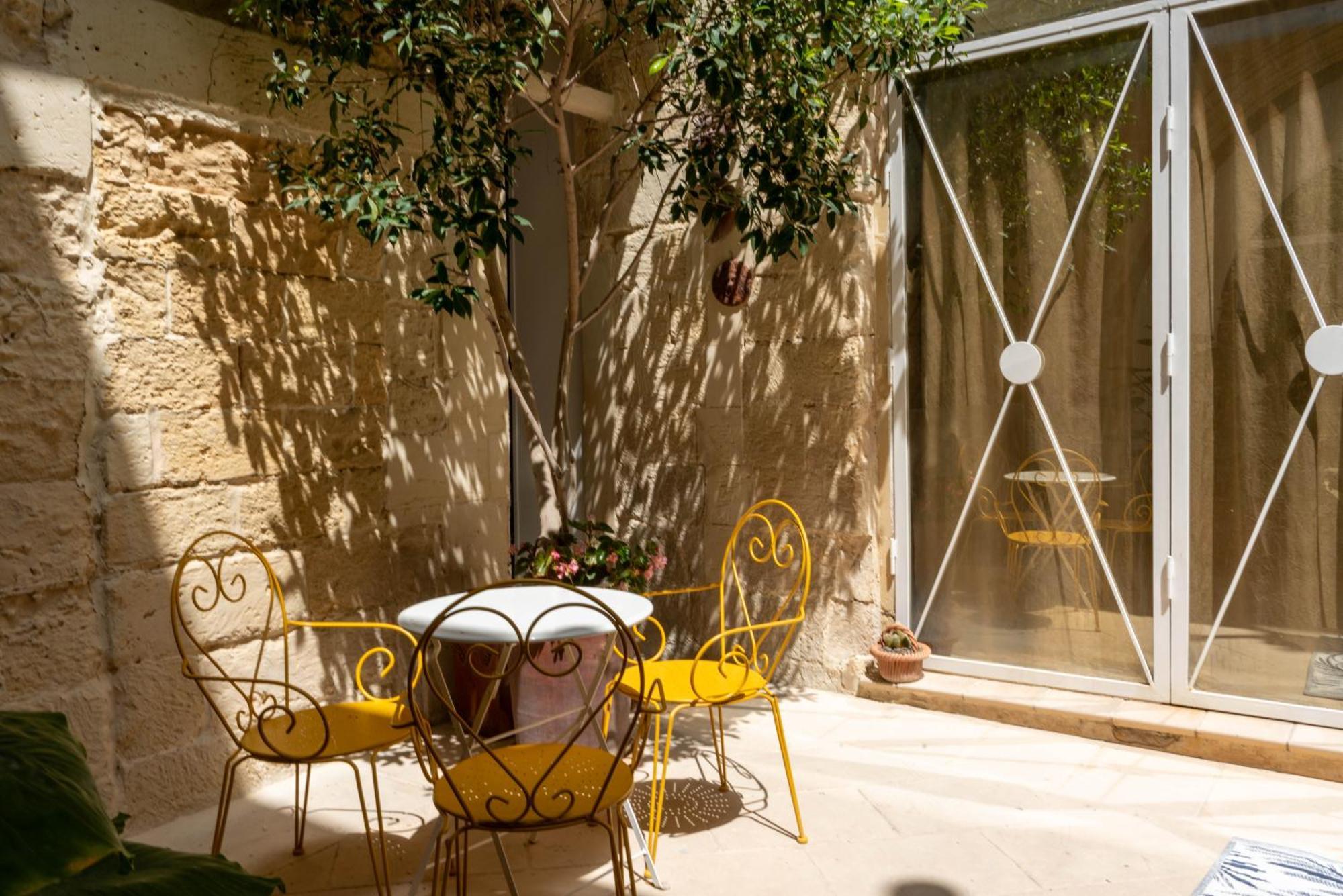 B&B Corte Dei Memoli Di Margiotta Giuseppina Lecce Eksteriør billede
