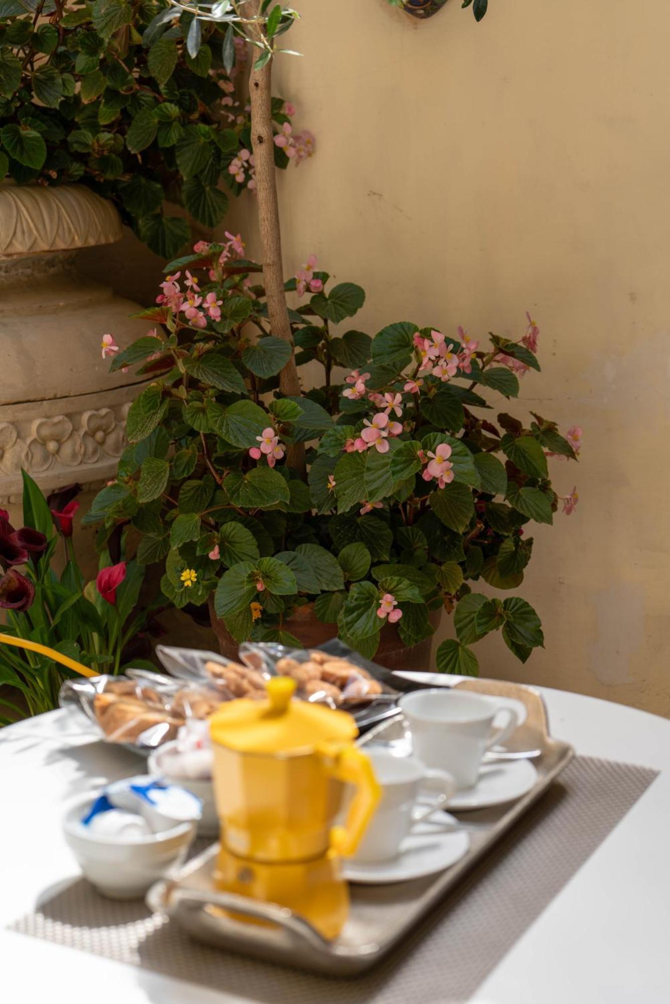 B&B Corte Dei Memoli Di Margiotta Giuseppina Lecce Eksteriør billede