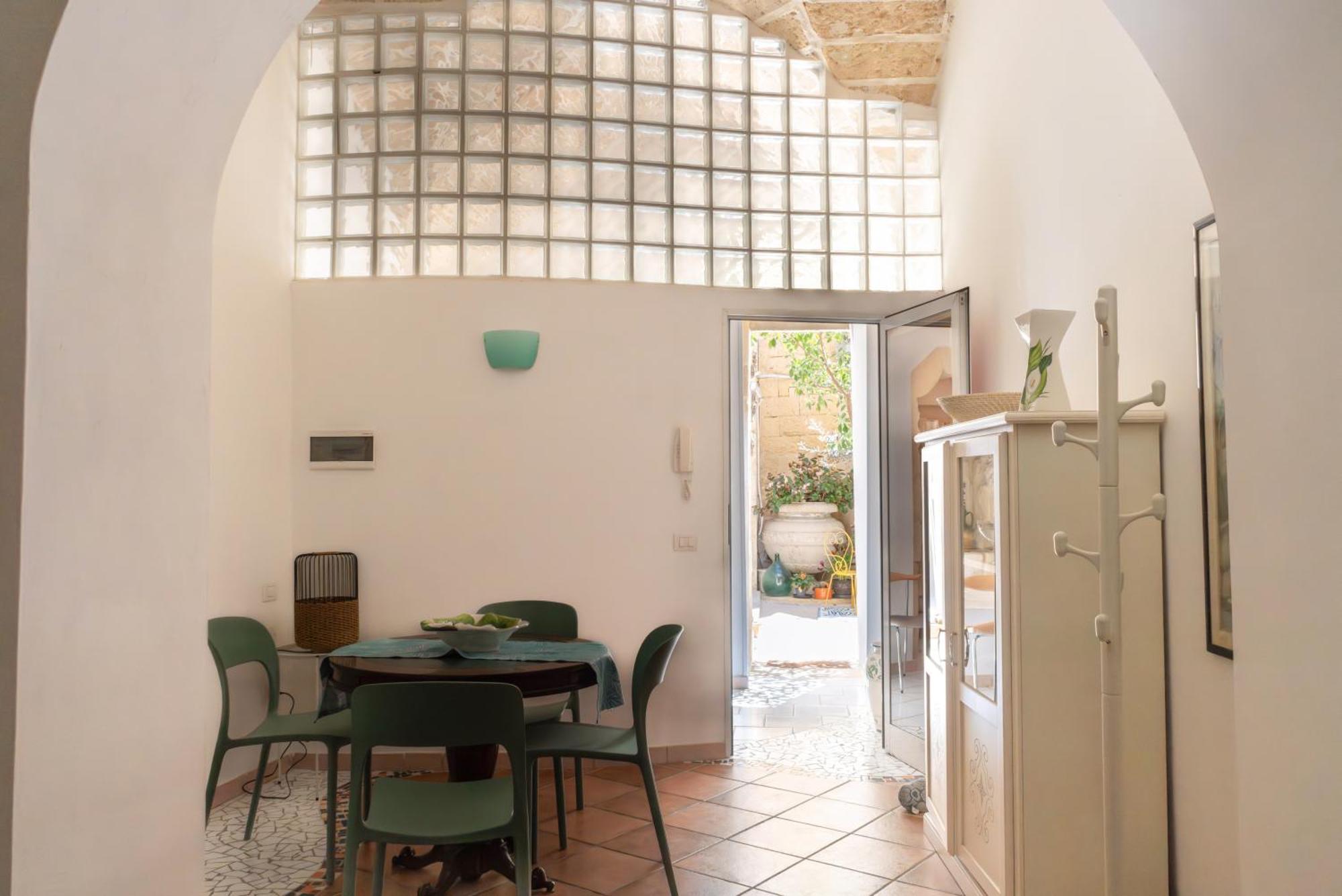 B&B Corte Dei Memoli Di Margiotta Giuseppina Lecce Eksteriør billede