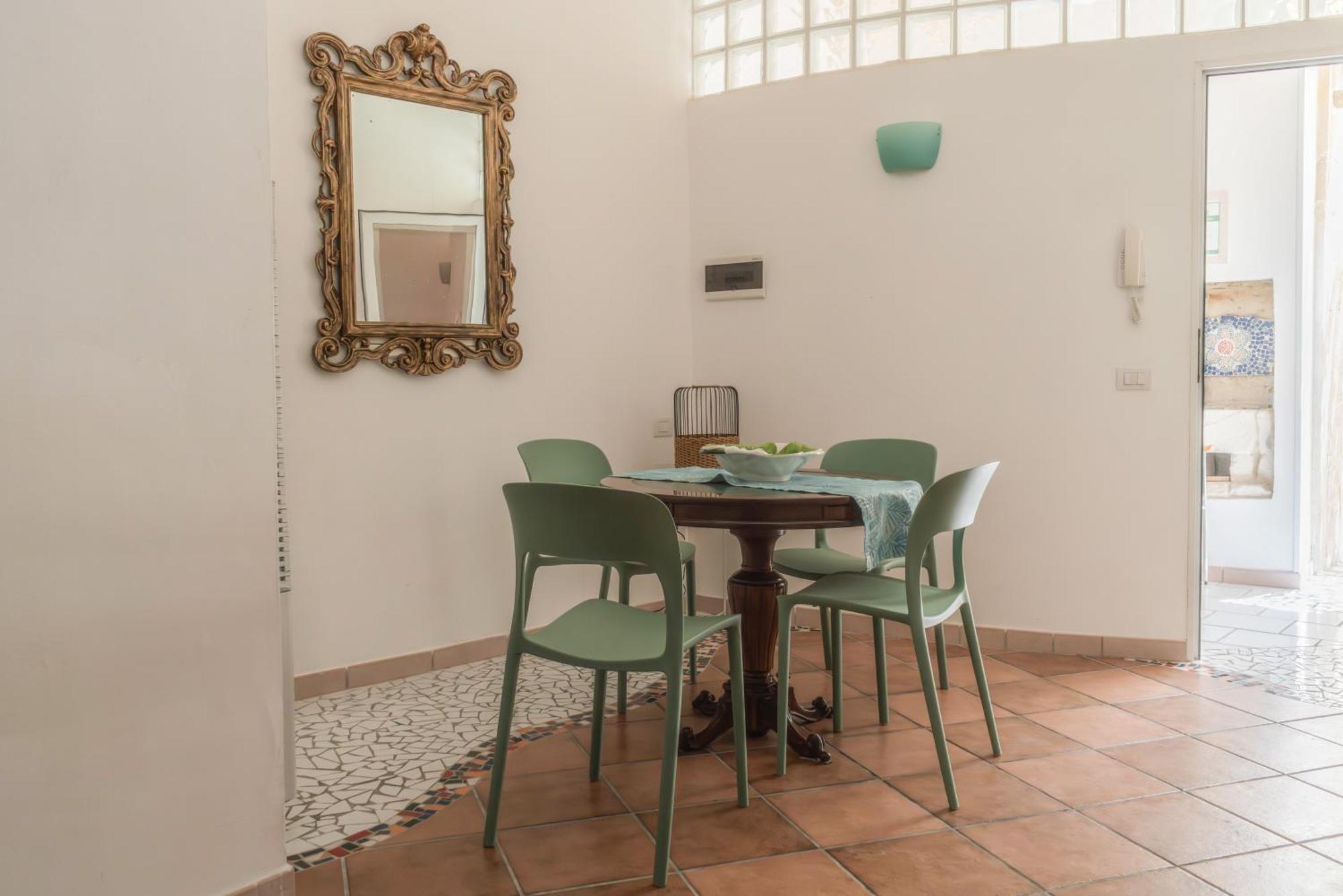 B&B Corte Dei Memoli Di Margiotta Giuseppina Lecce Eksteriør billede