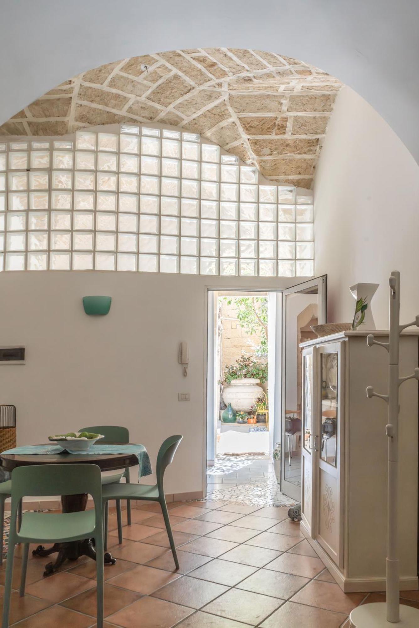 B&B Corte Dei Memoli Di Margiotta Giuseppina Lecce Eksteriør billede
