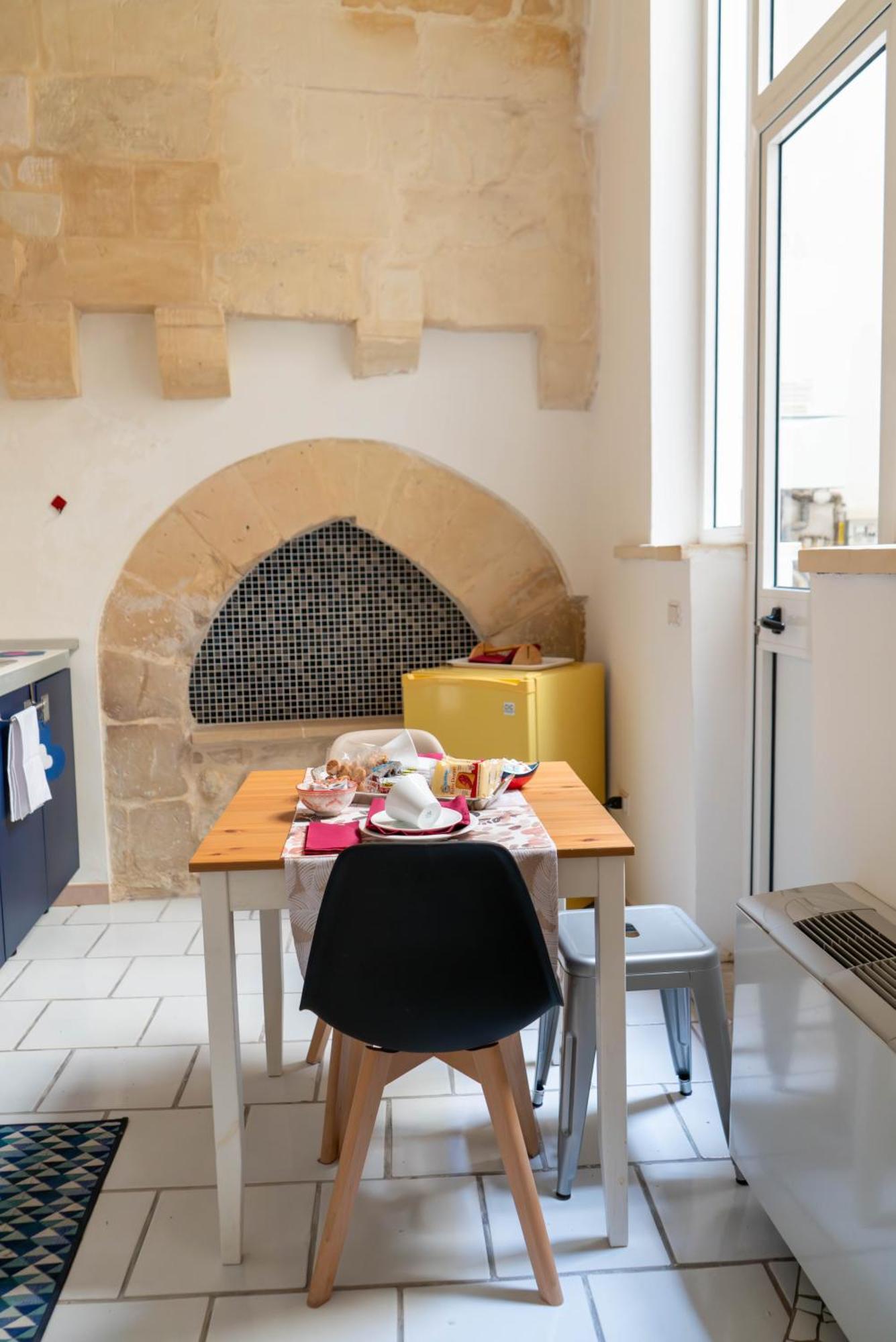 B&B Corte Dei Memoli Di Margiotta Giuseppina Lecce Eksteriør billede