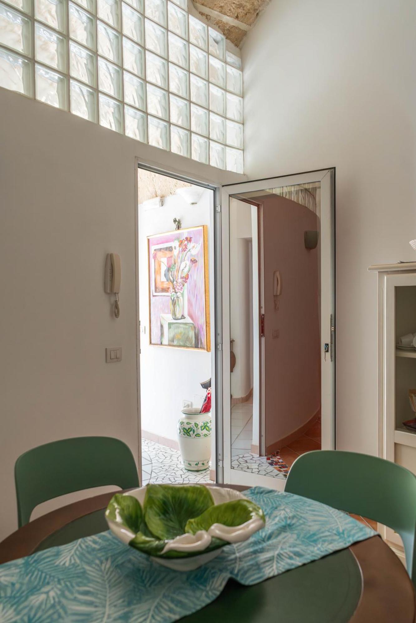 B&B Corte Dei Memoli Di Margiotta Giuseppina Lecce Eksteriør billede