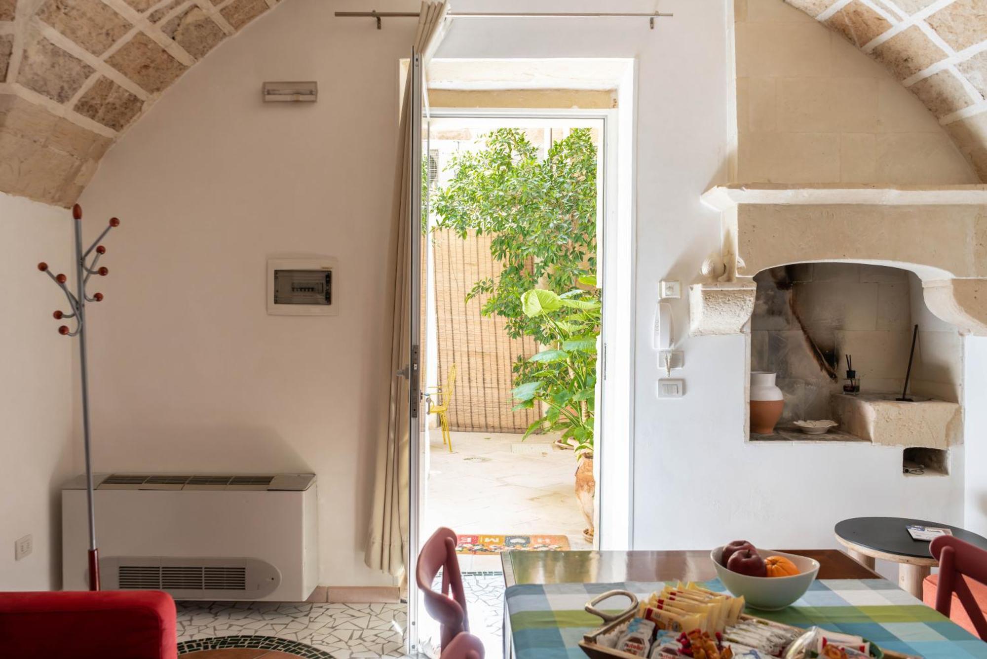 B&B Corte Dei Memoli Di Margiotta Giuseppina Lecce Eksteriør billede