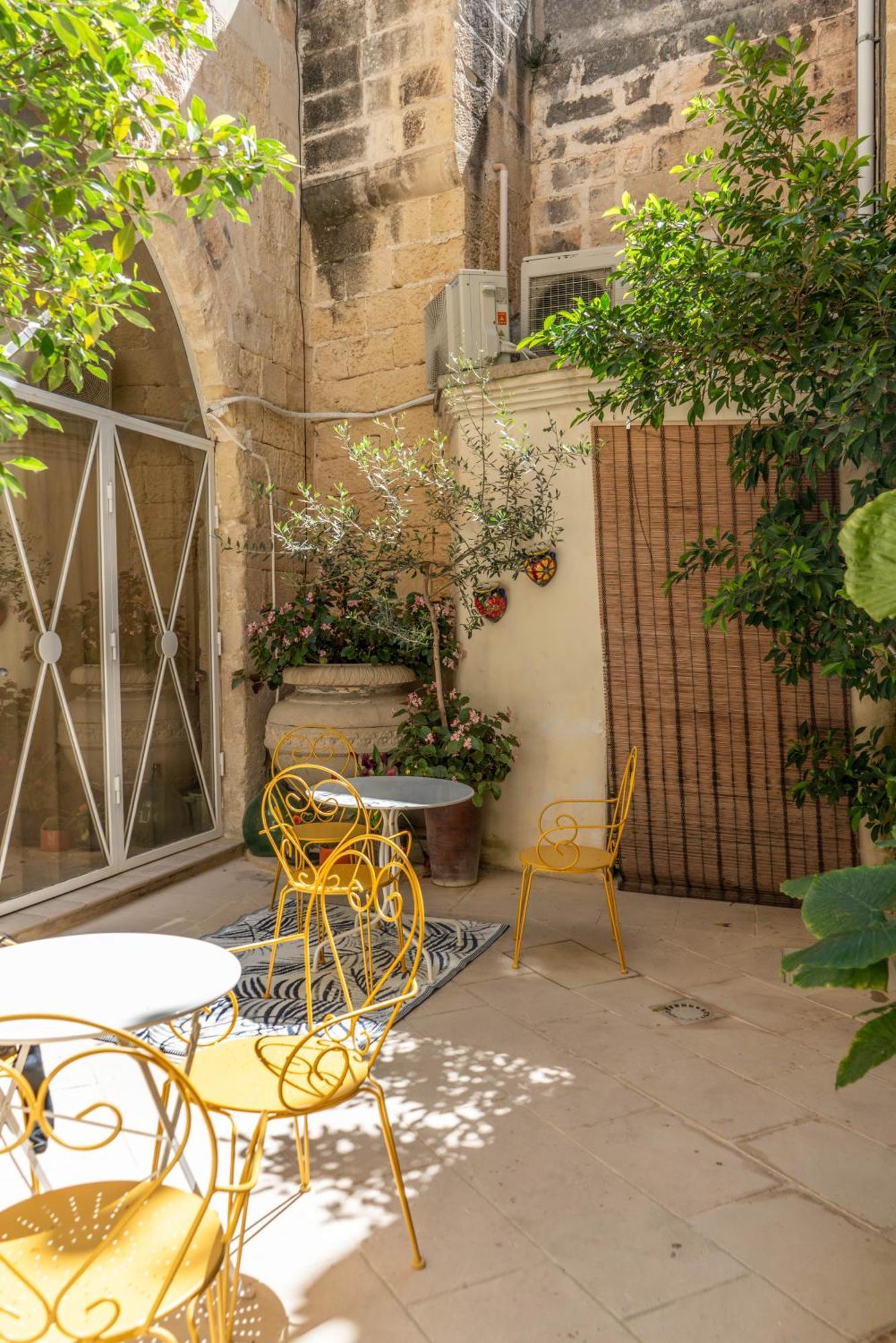 B&B Corte Dei Memoli Di Margiotta Giuseppina Lecce Eksteriør billede