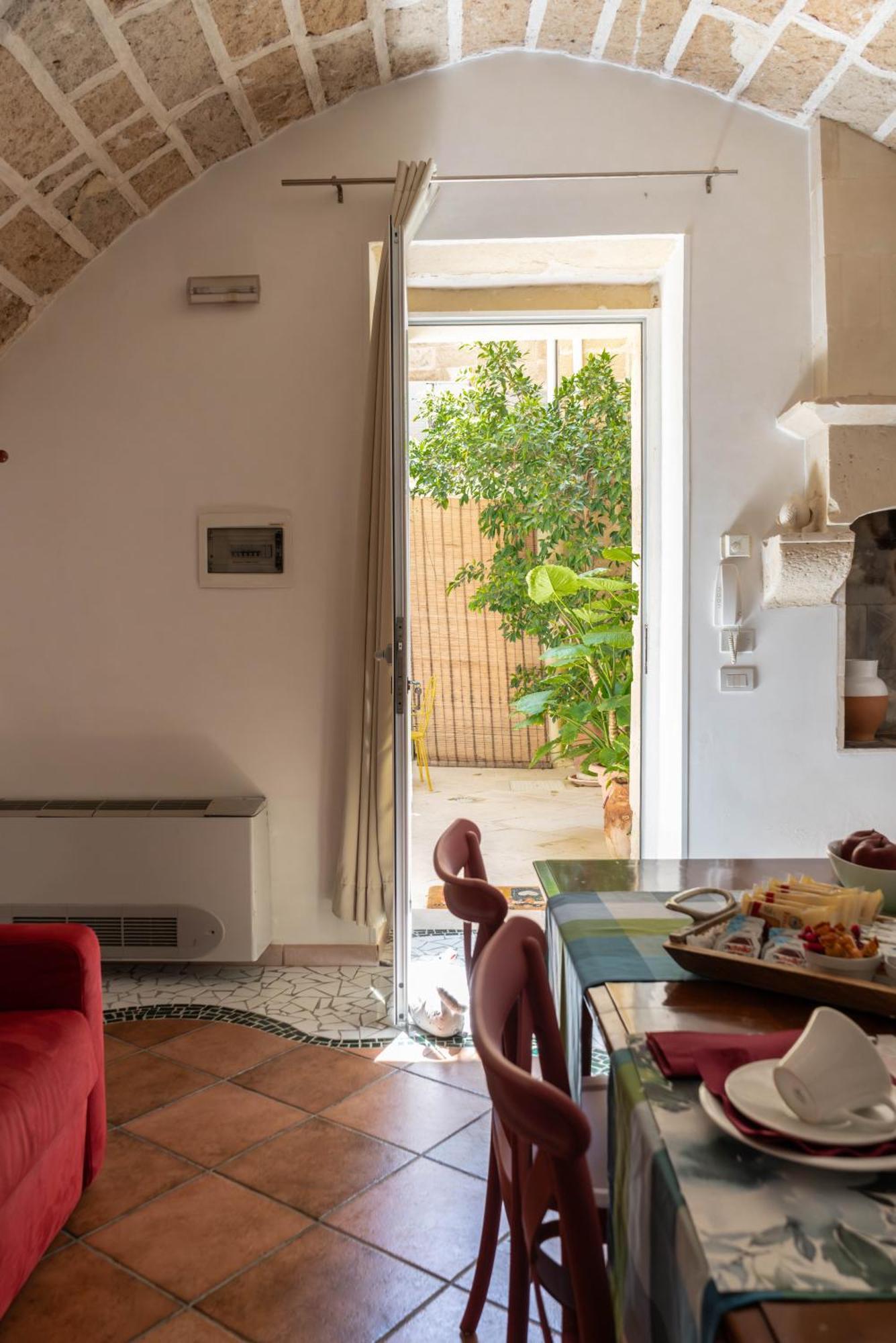 B&B Corte Dei Memoli Di Margiotta Giuseppina Lecce Eksteriør billede