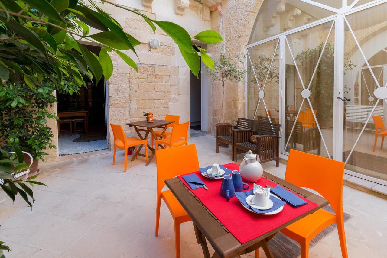 B&B Corte Dei Memoli Di Margiotta Giuseppina Lecce Eksteriør billede