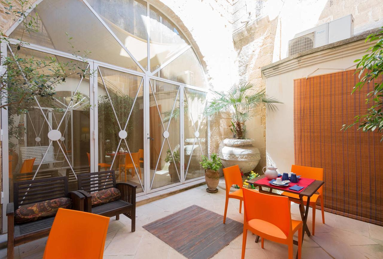 B&B Corte Dei Memoli Di Margiotta Giuseppina Lecce Eksteriør billede