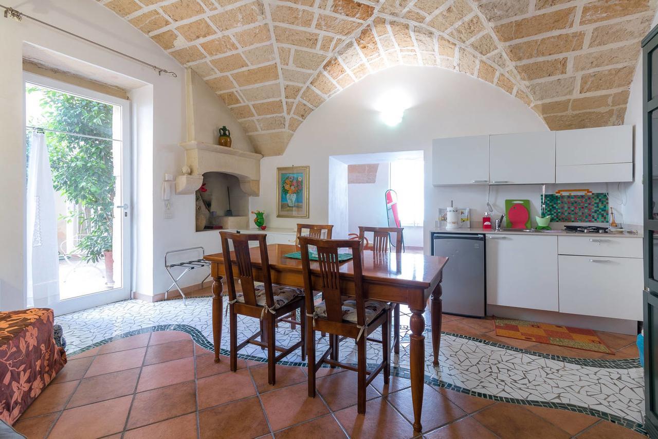 B&B Corte Dei Memoli Di Margiotta Giuseppina Lecce Eksteriør billede