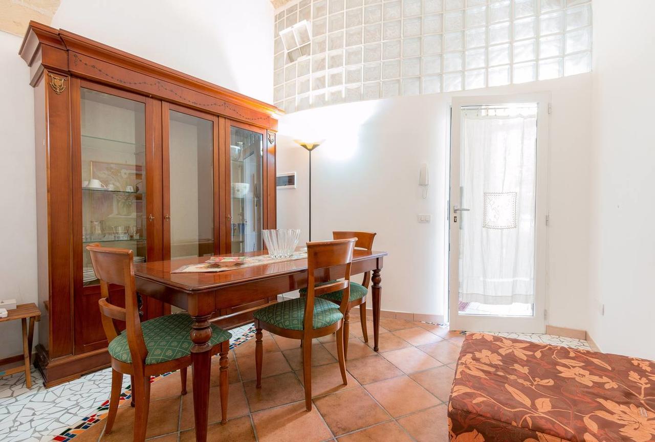 B&B Corte Dei Memoli Di Margiotta Giuseppina Lecce Eksteriør billede